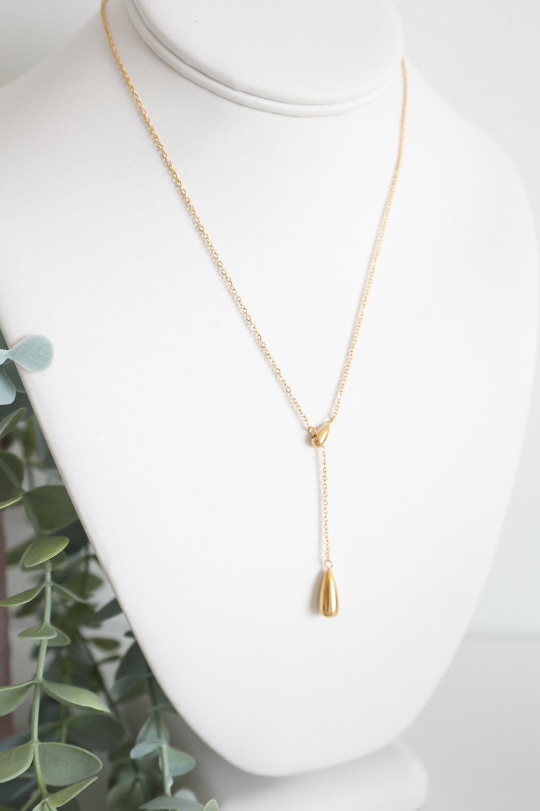 Arya Teardrop Necklace