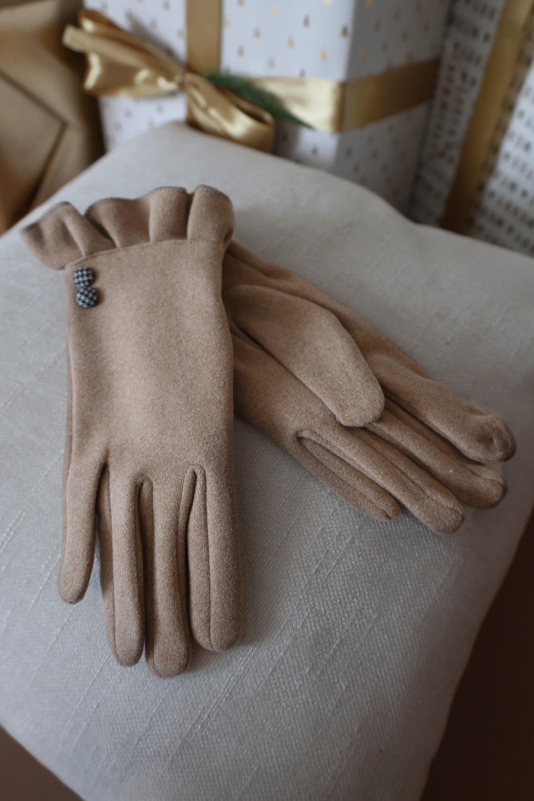 Houndstooth Button Gloves