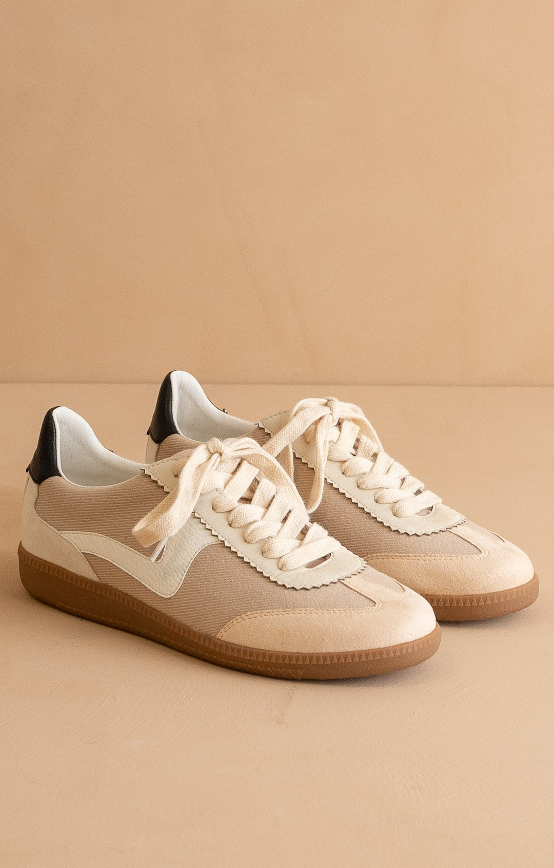Kyla Sneakers