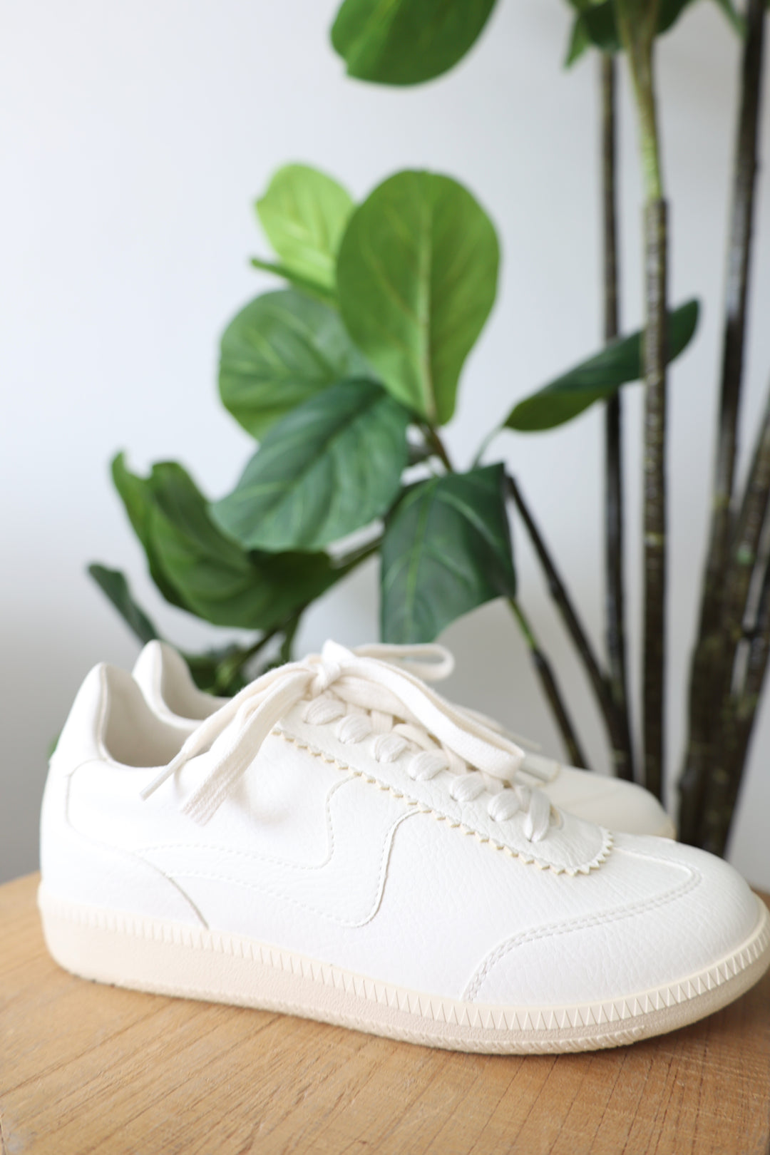 Kyla Low Top Classic Sneakers