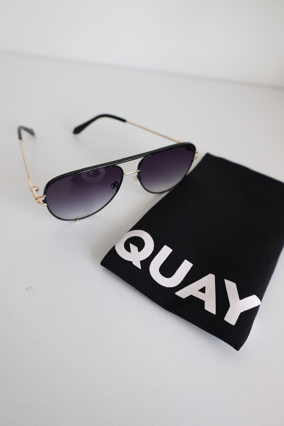 Quay - Black/Smoke High Key Twist Sunglasses