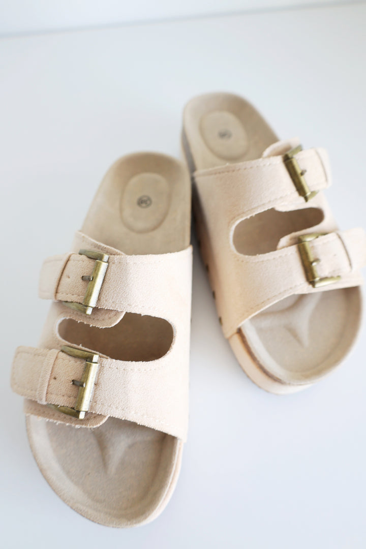 Buckly Suede Sandals