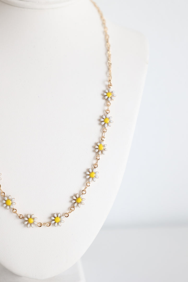 Dazey Necklace