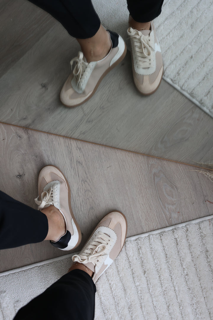 Kyla Sneakers