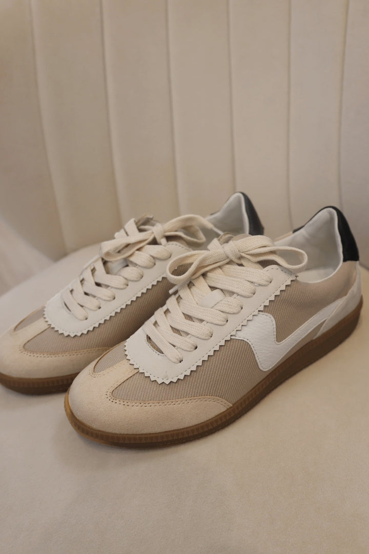 Kyla Sneakers