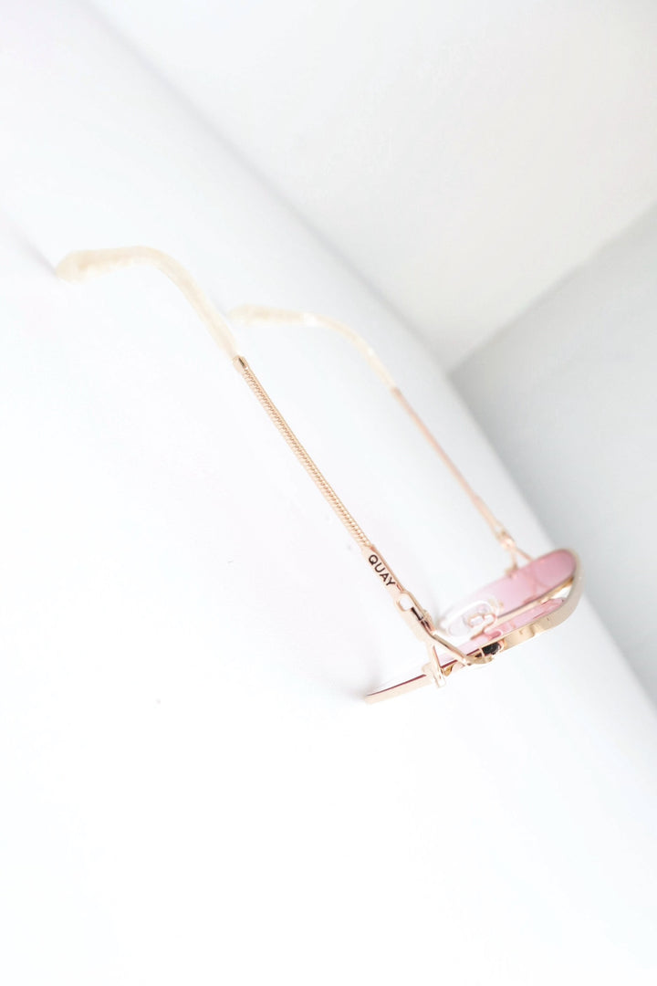 QUAY High Key Twist Adorned