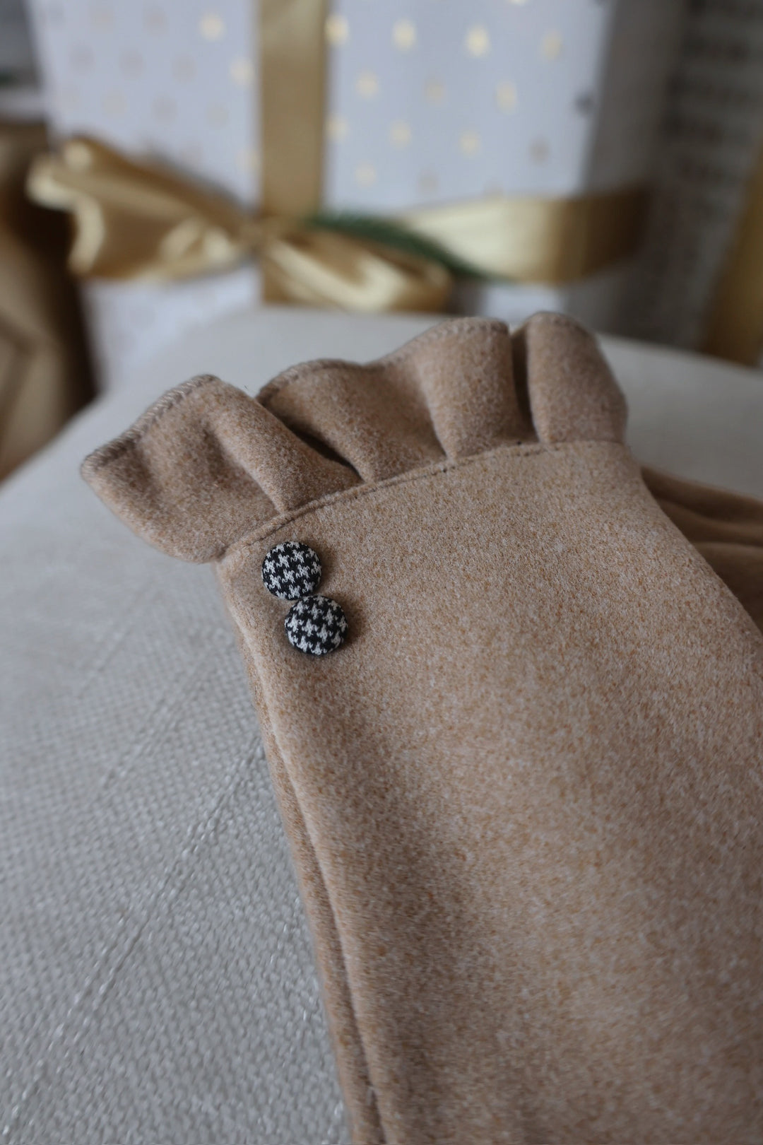 Houndstooth Button Gloves