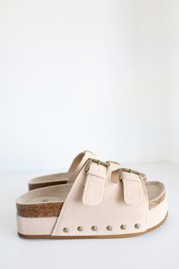 Buckly Suede Sandals