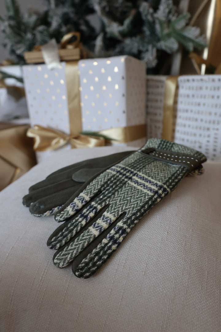 Zig Zag Plaid Gloves