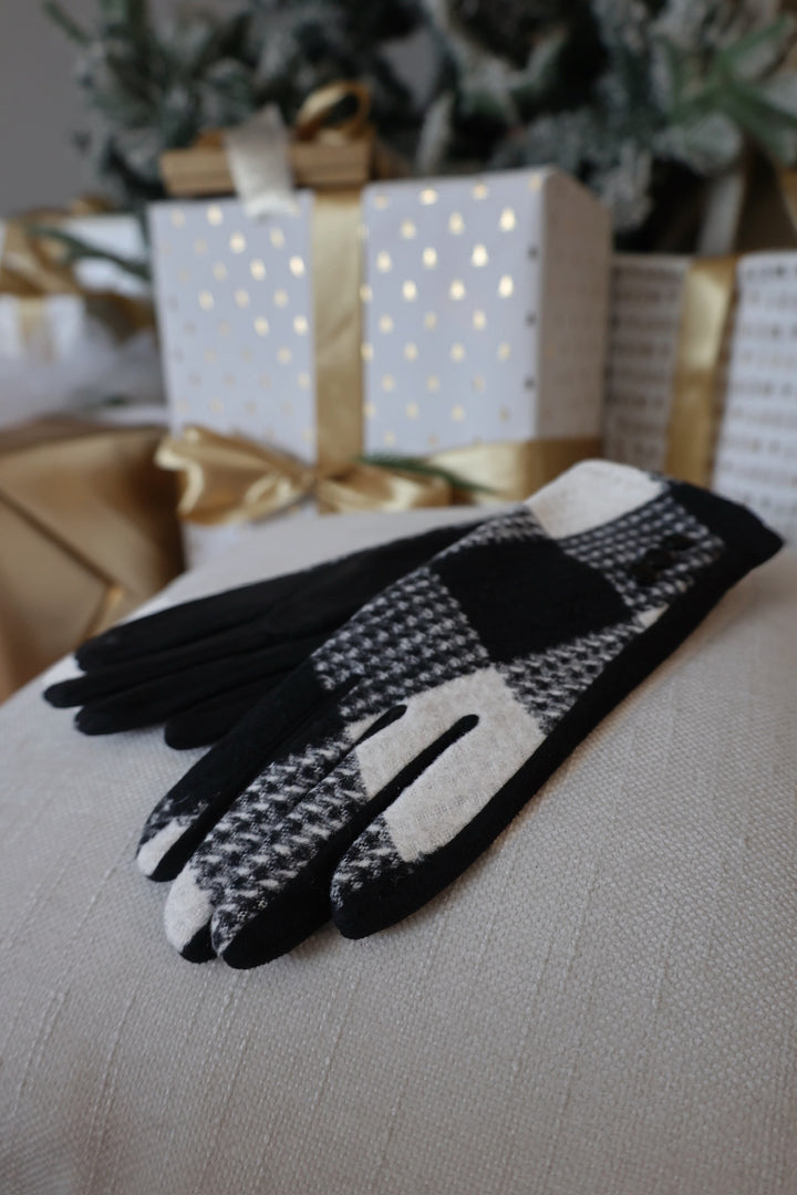 Checkered Touchscreen Gloves