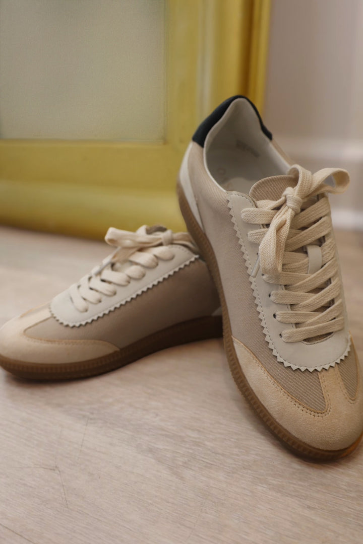 Kyla Sneakers