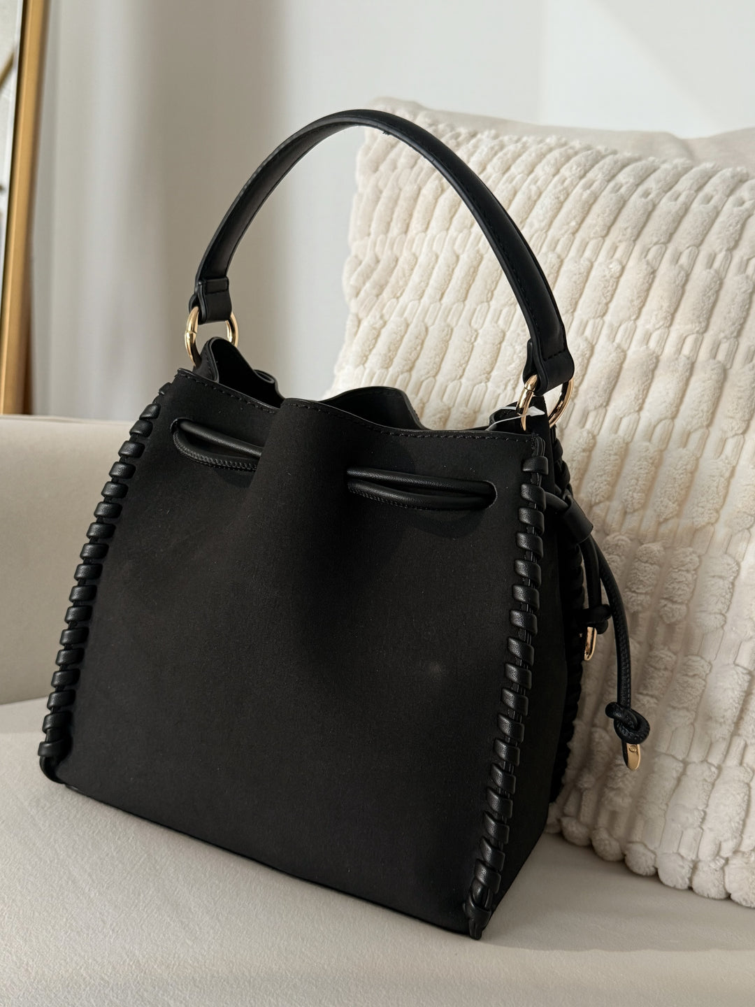 Elsa Bucket Bag- Black