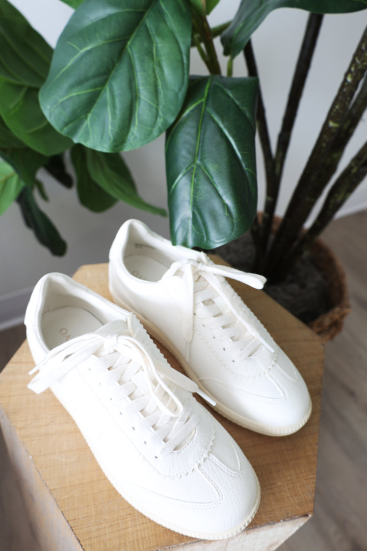 Kyla Low Top Classic Sneakers