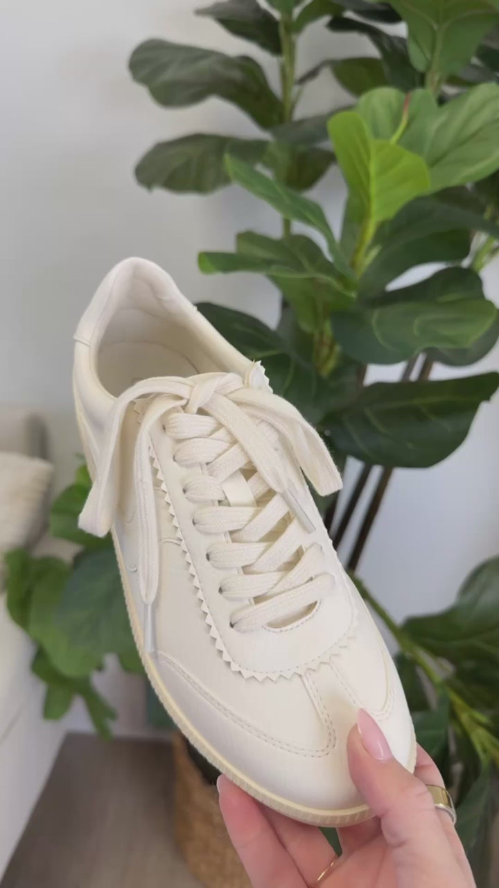 Kyla Low Top Classic Sneakers